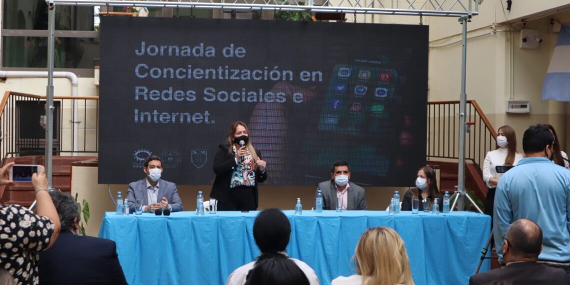 “Entre todos podemos actuar fuertemente para poder combatir el flagelo del grooming”, expresó el ministro Pérez