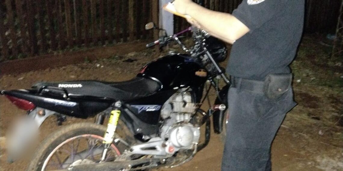 Sustrajeron una motocicleta de un camping y fueron detenidos