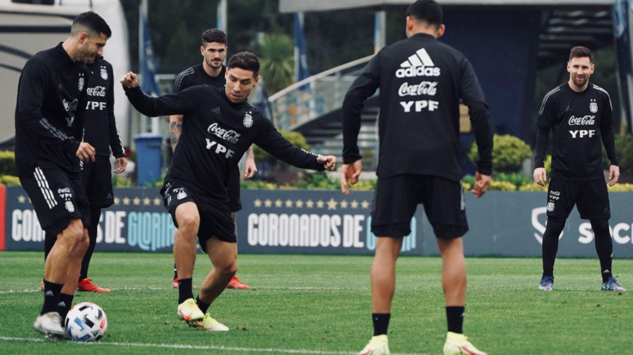 Eliminatorias: llegan al país los jugadores de la selección para la doble fecha con Uruguay y Brasil
