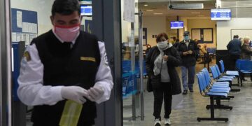 Los bancos vuelven a atender sin turno, garantizando medidas sanitarias