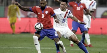 Eliminatorias: Paraguay, con el debut del mellizo Barros Schelotto como DT, recibe a Chile en Asunción