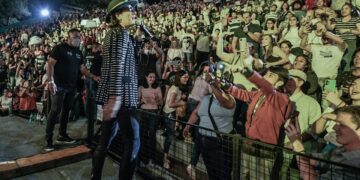 Posadas se pintó “color esperanza” en la primera noche del Festival del Litoral