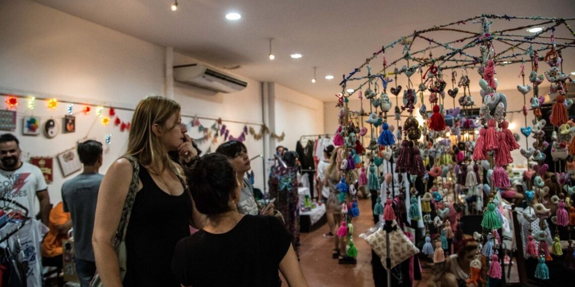 Este miércoles regresa la feria navideña de Locas Como Tu Madre