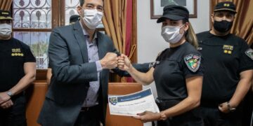 El ministro Pérez reconoció a los efectivos que salvaron la vida de una joven en Posadas