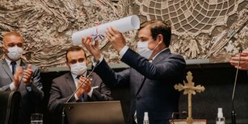Herrera Ahuad acompañó la sesión especial de la Legislatura y luego puso en funciones a los ministros Wellbach y Kreimer