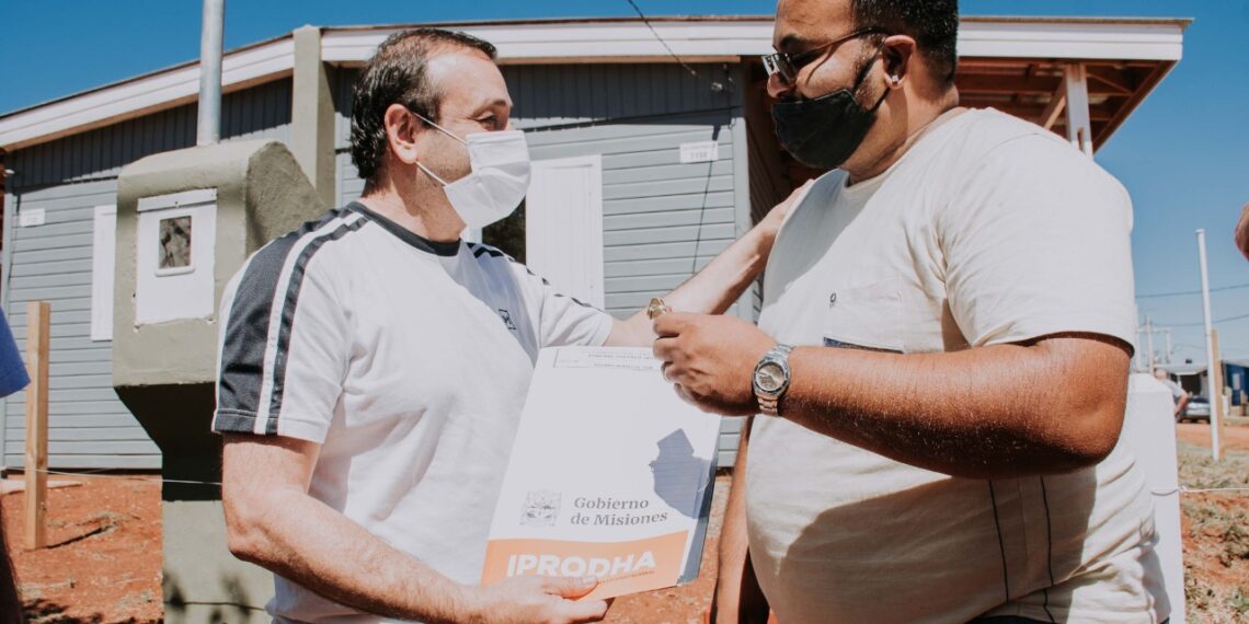 Posadas: 44 familias cumplieron el sueño de tener la casa propia