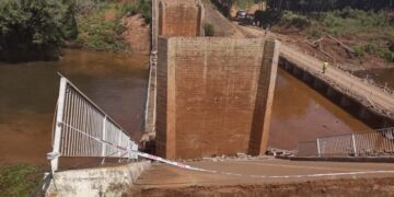 Se derrumbó el puente sobre el Arroyo Pindaytí en Alba Posse, que ya estaba inhabilitado al tránsito por precaución
