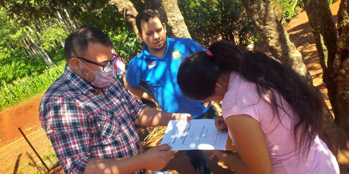 Entregaron documentación para la regularización dominial en Colonia Victoria