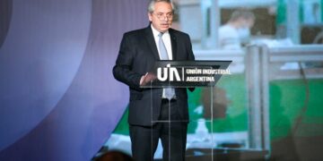 Fernández dijo que será “inflexible” en el cuidado de los precios