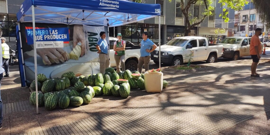 Feria de sandías en la Plaza San Martín