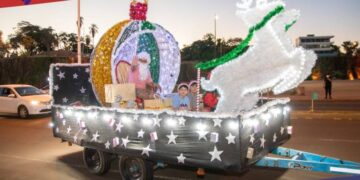 La caravana de Papá Noel recorrió la Costanera de Posadas