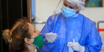 Los contagios de coronavirus subieron 87% en una semana y casi se triplicaron en lo que va de diciembre