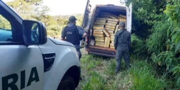 Huyó de un control y abondonó casi 4 toneladas de marihuana