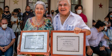 Merecido reconocimiento a dos grandes referentes de la cultura misionera