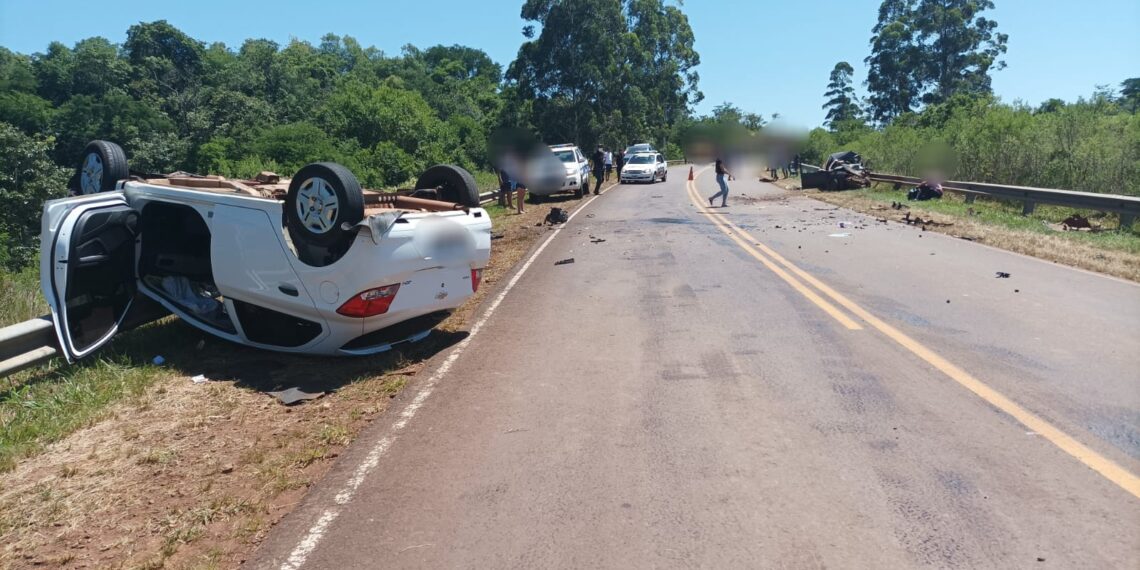 Dos muertos y una mujer herida en estado grave tras un choque en El Soberbio