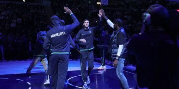 Leandro Bolmaro, es el argentino más joven en ser titular en la historia de la NBA