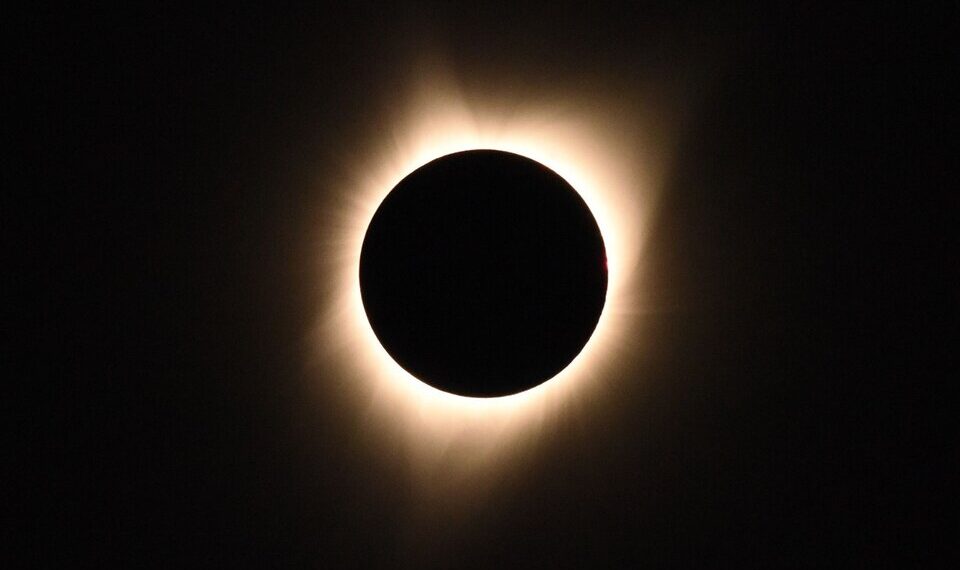 Este sábado habrá un eclipse solar: desde dónde se podrá ver