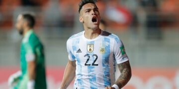 Argentina ganó en la altura: venció a Chile sin Lionel Messi y extendió su invicto