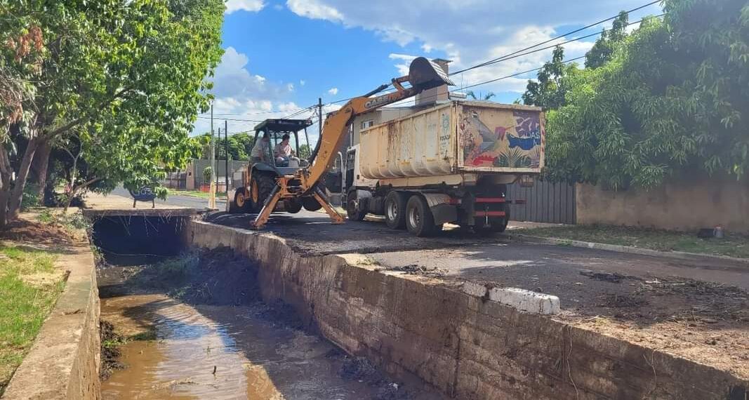 Desarrollaron un operativo de limpieza en el arroyo Vicario