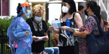 Argentina superó los 100.000 casos diarios de coronavirus