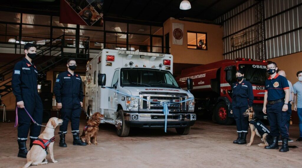 Los Bomberos Voluntarios de Oberá incorporaron una nueva ambulancia de alta complejidad