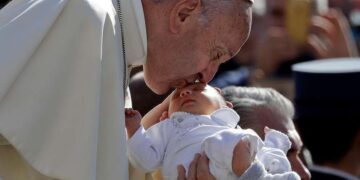 Francisco criticó a quienes no quieren tener hijos: “Tienen perros y gatos que ocupan ese lugar”