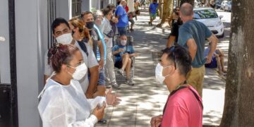 Analizan levantar el aislamiento por contacto estrecho de coronavirus