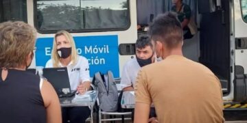 Brindan asesoramiento tributario gratuito en la costanera de Posadas