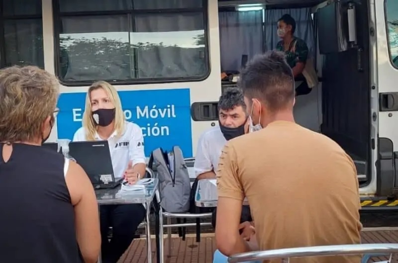 Brindan asesoramiento tributario gratuito en la costanera de Posadas