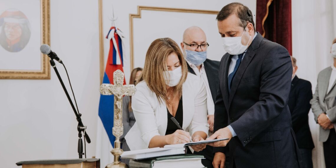 Herrera Ahuad puso en funciones a los nuevos ministros del Ejecutivo Provincial