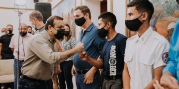 El gobernador Herrera Ahuad entregó subsidios a Bomberos y acordó con la Nación la recuperación de la brigada con base en Apóstoles