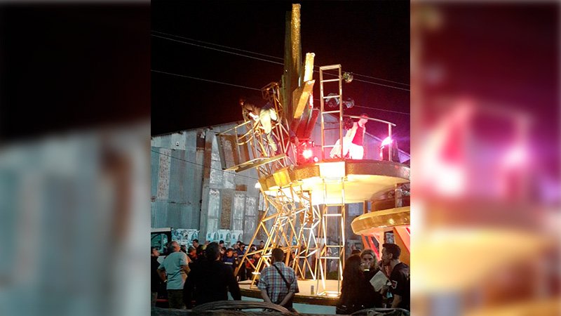 Accidente en el carnaval de Gualeguaychú: dos operarios resultaron heridos tras caer de una grúa