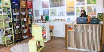 Resaltan exitosa implementación de stand de productos misioneros en el Aeropuerto de Iguazú