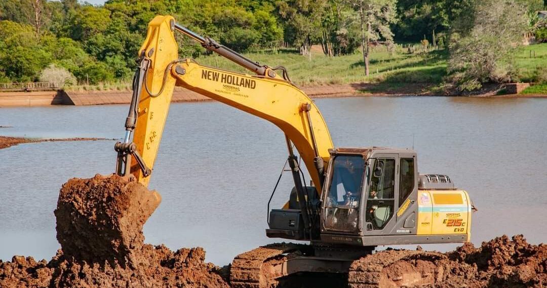 En Alem se trabaja en la ampliación de los diques para asegurar el agua potable