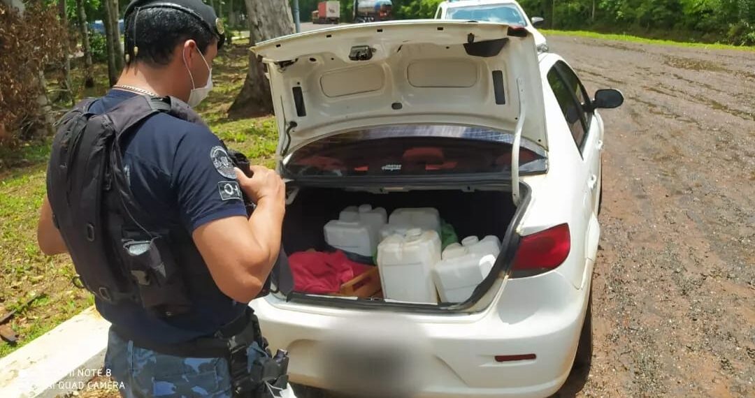 Puerto Iguazú: incautaron dos vehículos y bidones de combustibles que eran transportados de manera irregular