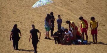 Guardavidas y policías trabajaron para asistir a una joven descompensada en una playa de Posadas