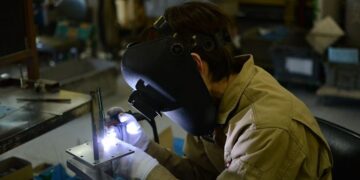 La industria repuntó casi 16% en 2021 y registró mejor diciembre en 5 años