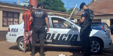 Oberá: la Policía detuvo a un joven quien habría robado dinero en efectivo, a otro con un arma blanca