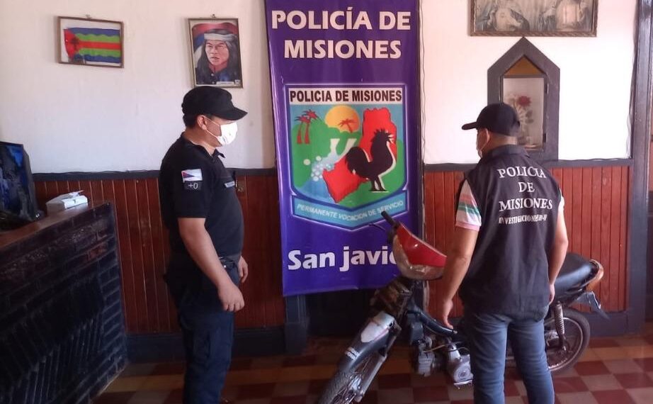 San Javier y Posadas: incautaron una moto robada esta mañana y atraparon a un hombre cuando sustraía los cables de un edificio