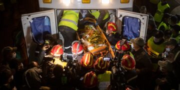 El peor final: no lograron rescatar con vida al niño que cayó a un pozo de 32 metros