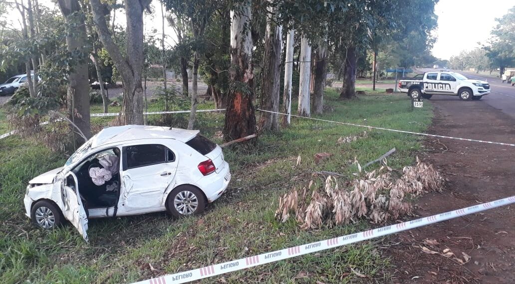 Wanda: falleció una mujer que iba de acompañante en un auto que despistó y chocó contra un árbol