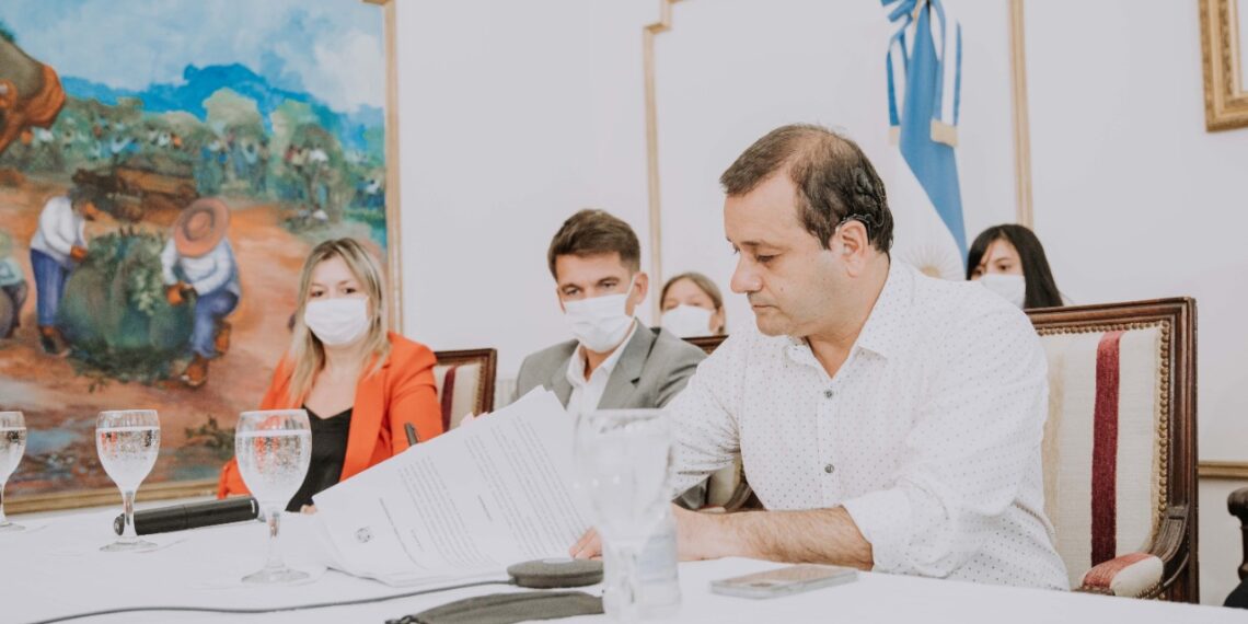 Herrera Ahuad firmó con el CFI un convenio para ampliar la red de espacios maker en toda Misiones