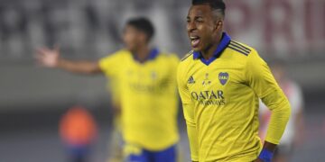 Boca, con una gran noche de Rossi, aprovechó un error de River y triunfó en Núñez