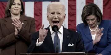 Biden dice que Putin está “más aislado que nunca” y “debe pagar” por sus acciones en Ucrania