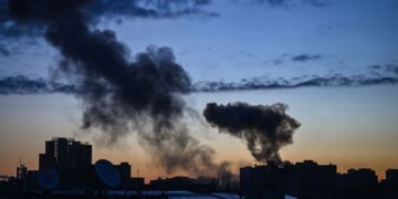 Rusia usó por primera vez un misil hipersónico en Ucrania, donde siguen los combates