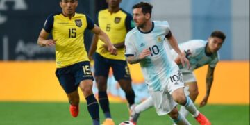 Argentina visita a Ecuador en busca del invicto histórico