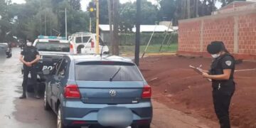 Conducía en estado de ebriedad se durmió y quedó detenido