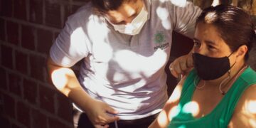 Iniciaron los operativos territoriales de inmunización casa por casa contra la gripe y el coronavirus