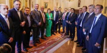 Alberto Fernández dialogó con los Gobernadores que presentaron su visión sobre el acuerdo con el FMI en el Congreso
