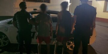 Dos jóvenes detenidos señalados de forzar la puerta de un automóvil